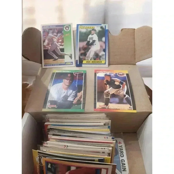 MYSTERY BOX!! 100 Assorted Baseball and Football Cards(1971 - 1993) - Picture 2 of 3